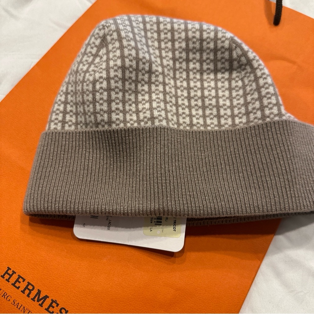 BNWT Hermes Etoupe Beanie